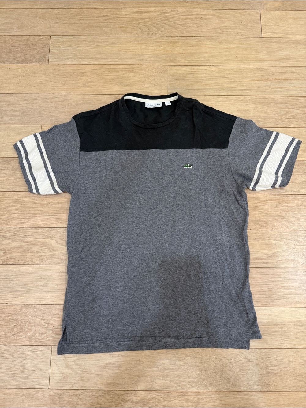 Lacoste Men’s Gray & Black Short Sleeve Colorblock Tee with Striped Sleeves